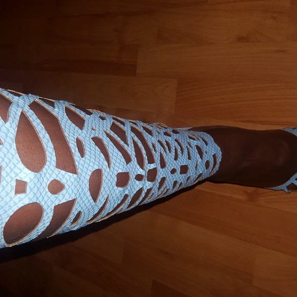 Shoes - Picture 2 of 4